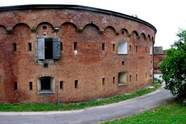 Neředín: vojenské pomníky a památky