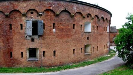 Neředín: vojenské pomníky a památky